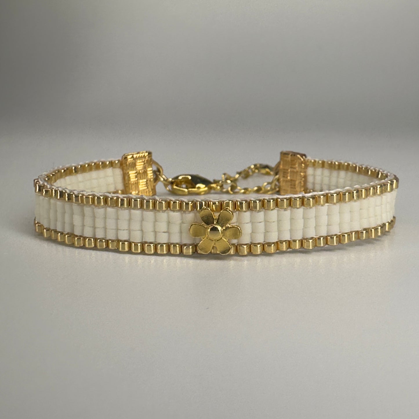 Elegant Daisy Miyuki Bracelet