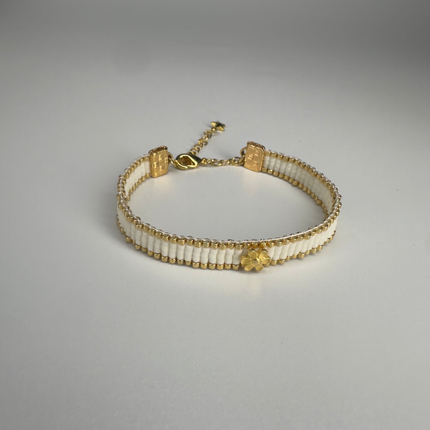 Elegant Daisy Miyuki Bracelet