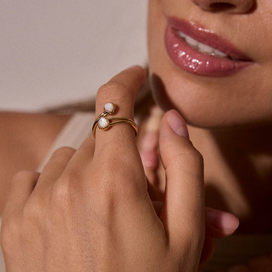 Teardrop stone ring